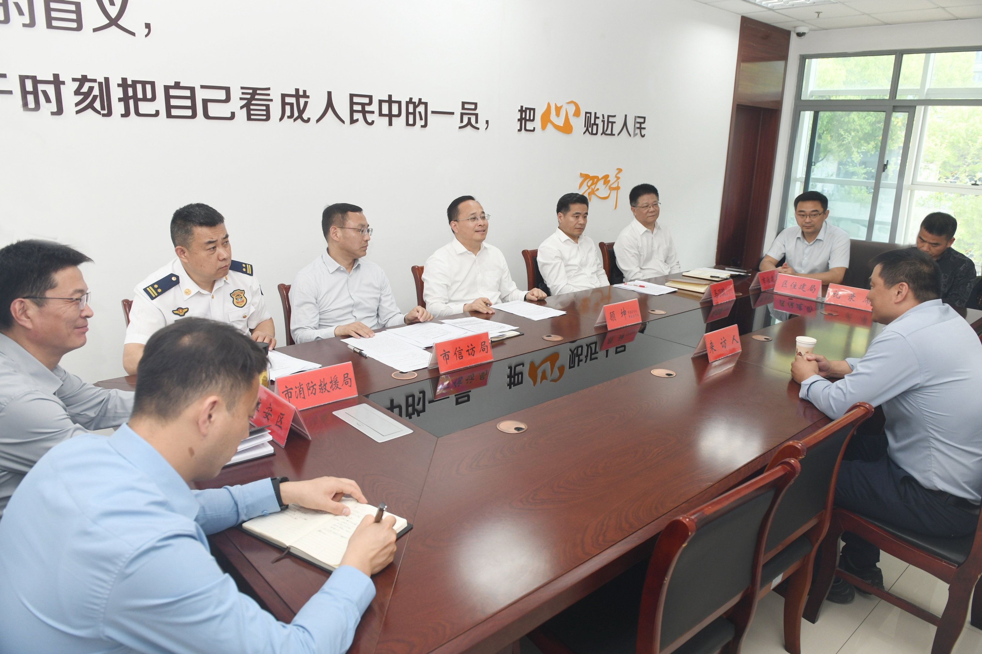 顾坤调度推进民生领域信访问题集中治理并接待来访群众